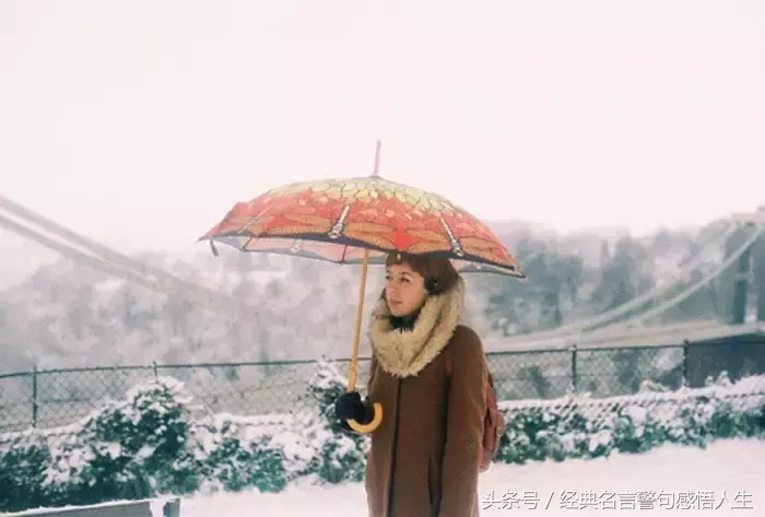 患难见真情,扶墙也别倒