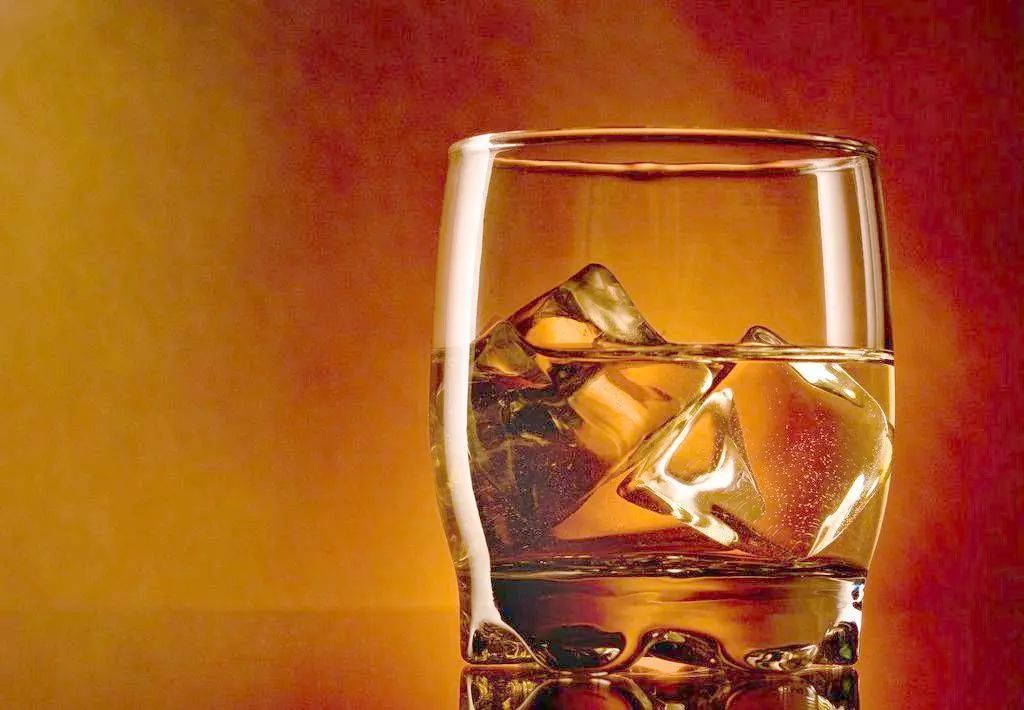 威士忌的喝法（分享威士忌常见的6种喝法）