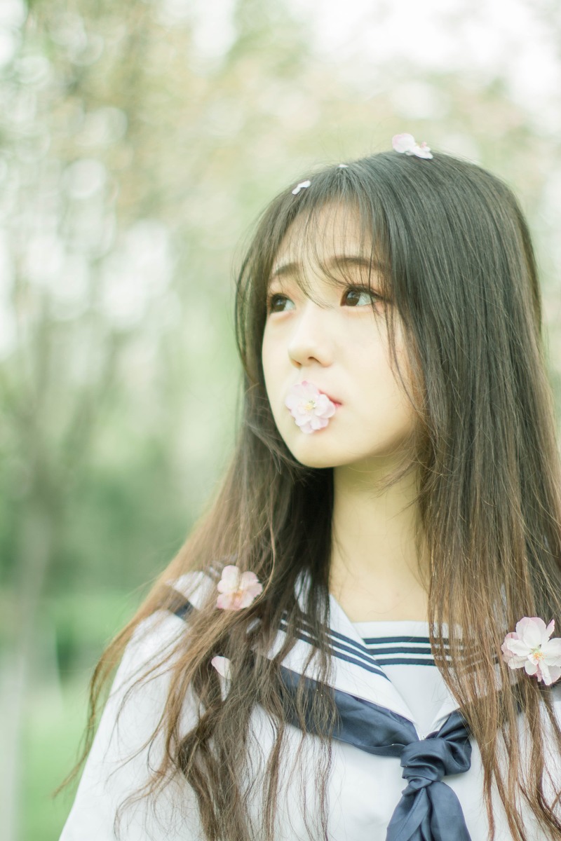 学校门口众多豪车接女学生，500元包养一个月是真是假？