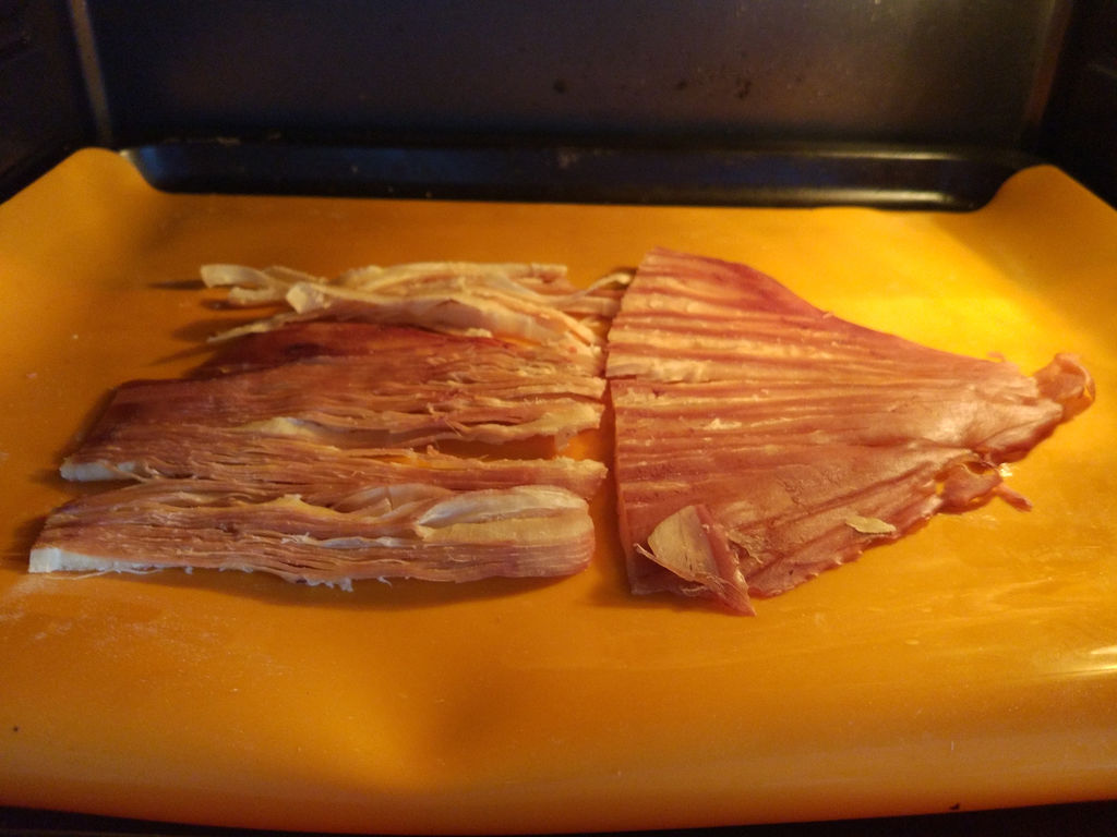 手撕鱿鱼干,追剧必备零食,烤箱微波炉都能做,做好留着过年吃