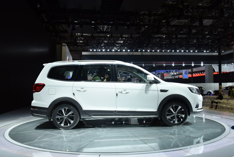 东风风行景逸suv报价(东风风行7座中型suv年后上市,命名景逸x7,或10万