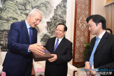 他们，用“世界语言”讲述“中国故事”——记华中大外国语学院