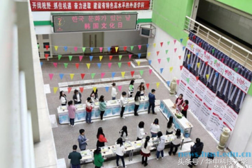 他们，用“世界语言”讲述“中国故事”——记华中大外国语学院