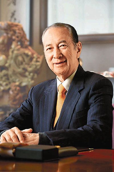 澳门赌王，4位老婆17个孩子，定制了每日到各房作息活动时间表！