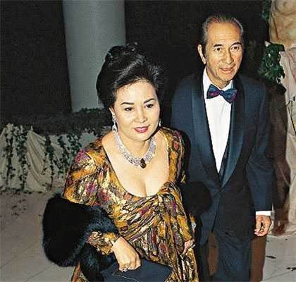 澳门赌王，4位老婆17个孩子，定制了每日到各房作息活动时间表！