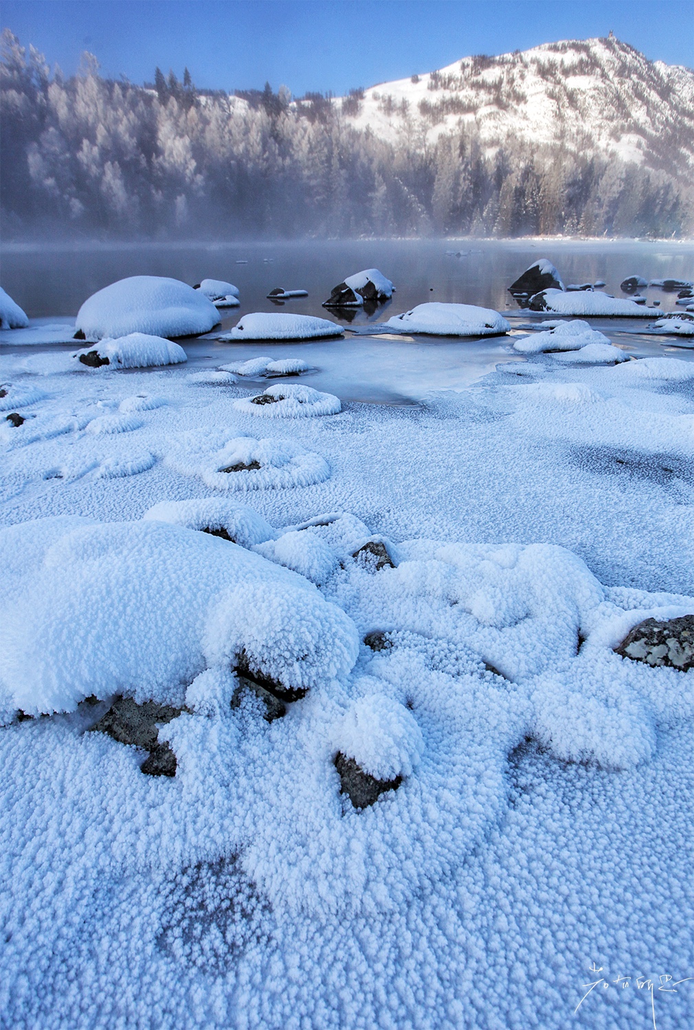 雪地足球比赛美篇(人间仙境喀纳斯，极少数人能看到的冬日雪景，美爆了！)