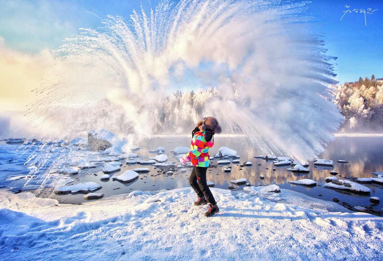 雪地足球比赛美篇(人间仙境喀纳斯，极少数人能看到的冬日雪景，美爆了！)