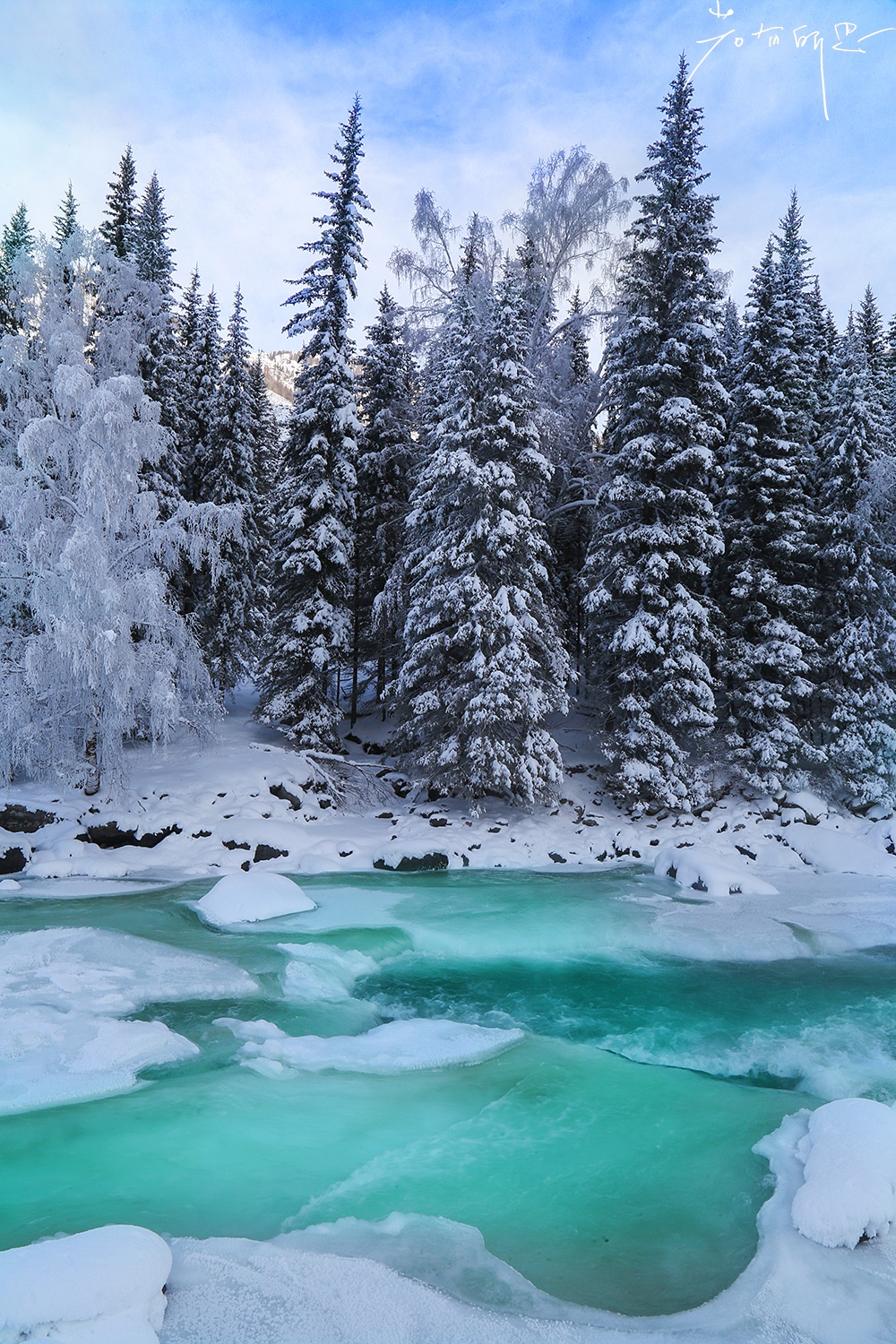 雪地足球比赛美篇(人间仙境喀纳斯，极少数人能看到的冬日雪景，美爆了！)