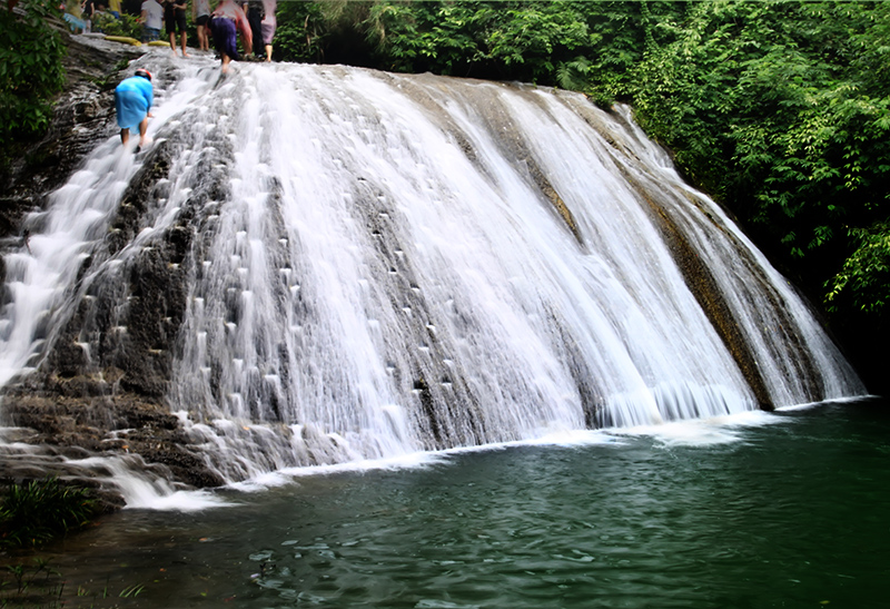 在广西桂林有一个景区叫古东瀑布,绝对值得一去!