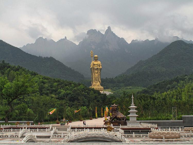 中国五大佛教名山的位置，供奉的菩萨历史和主要景点，像游了一遍