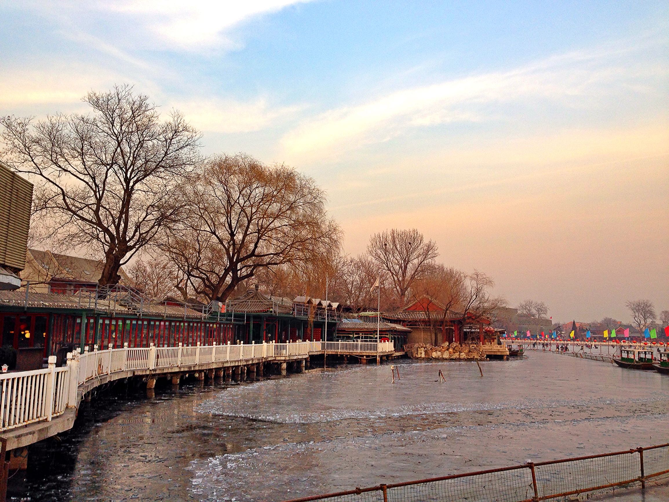 北京什刹海后海,有着浓浓的京味和历史感,冬夜里的冷色调很浪漫