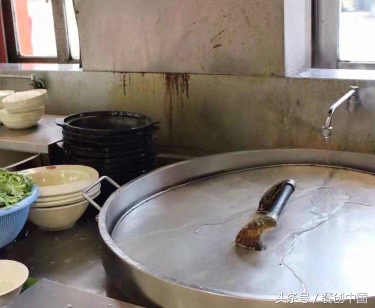 父子两代人在南京开鸭血粉丝店 3家店 年入200多万