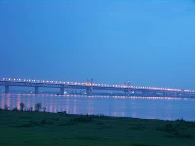 芜湖长江大桥(芜湖长江大桥，投资61亿元，2000年9月建成通车)