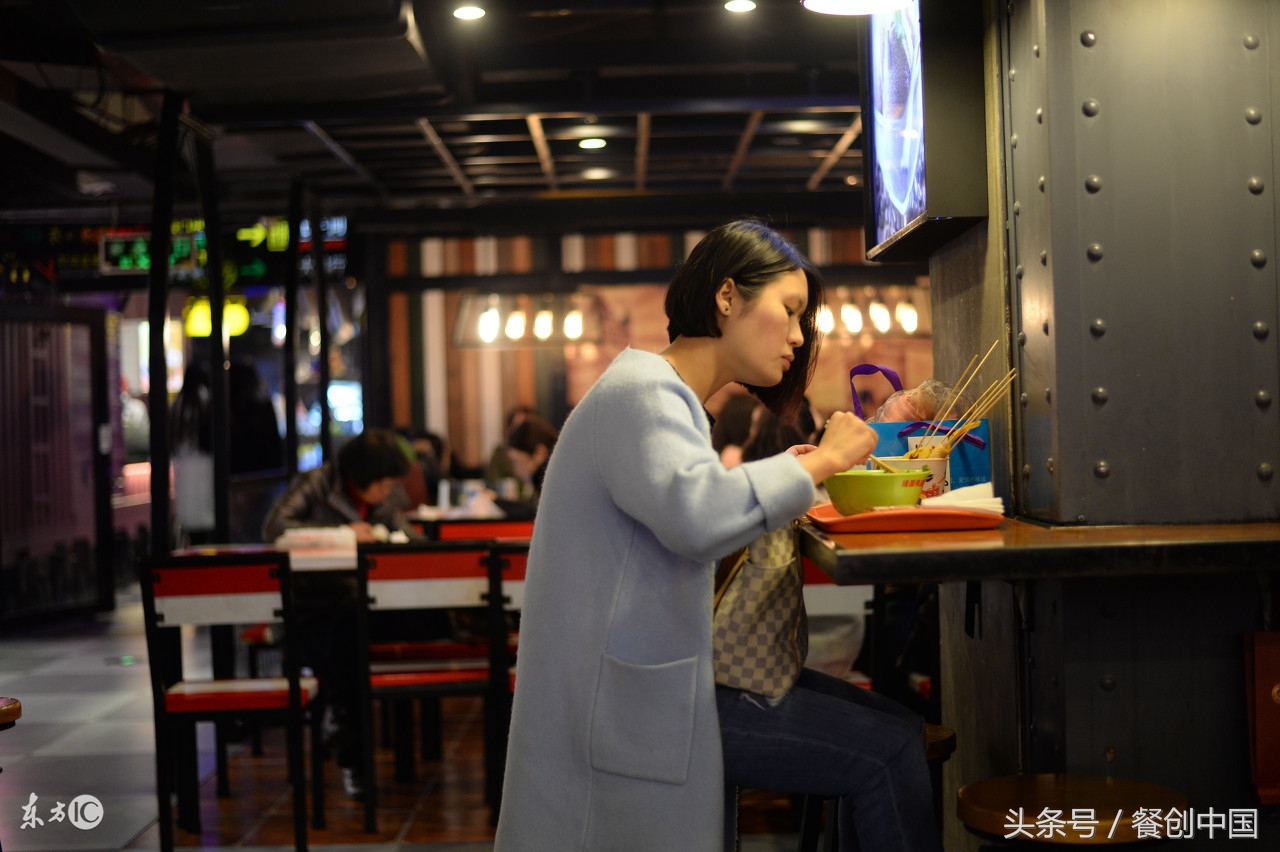 父子两代人在南京开鸭血粉丝店 3家店 年入200多万