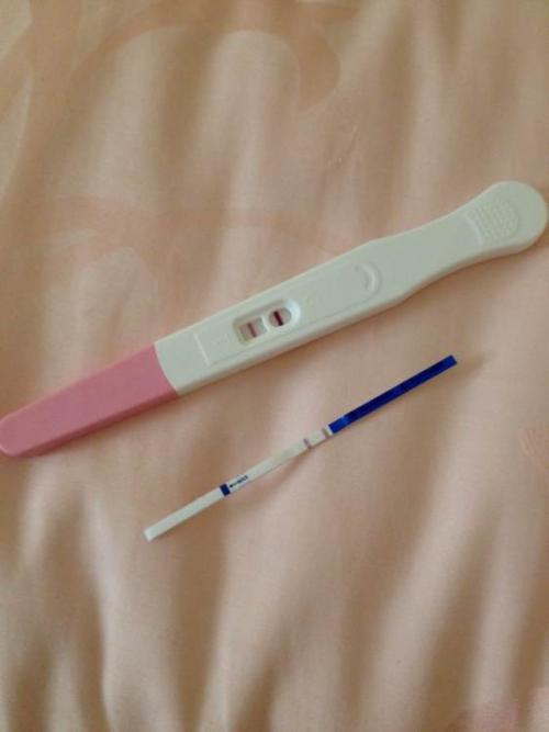 如在试纸的对照区出现一条有色带,表示阴性,说明未怀孕;反之,如在检测