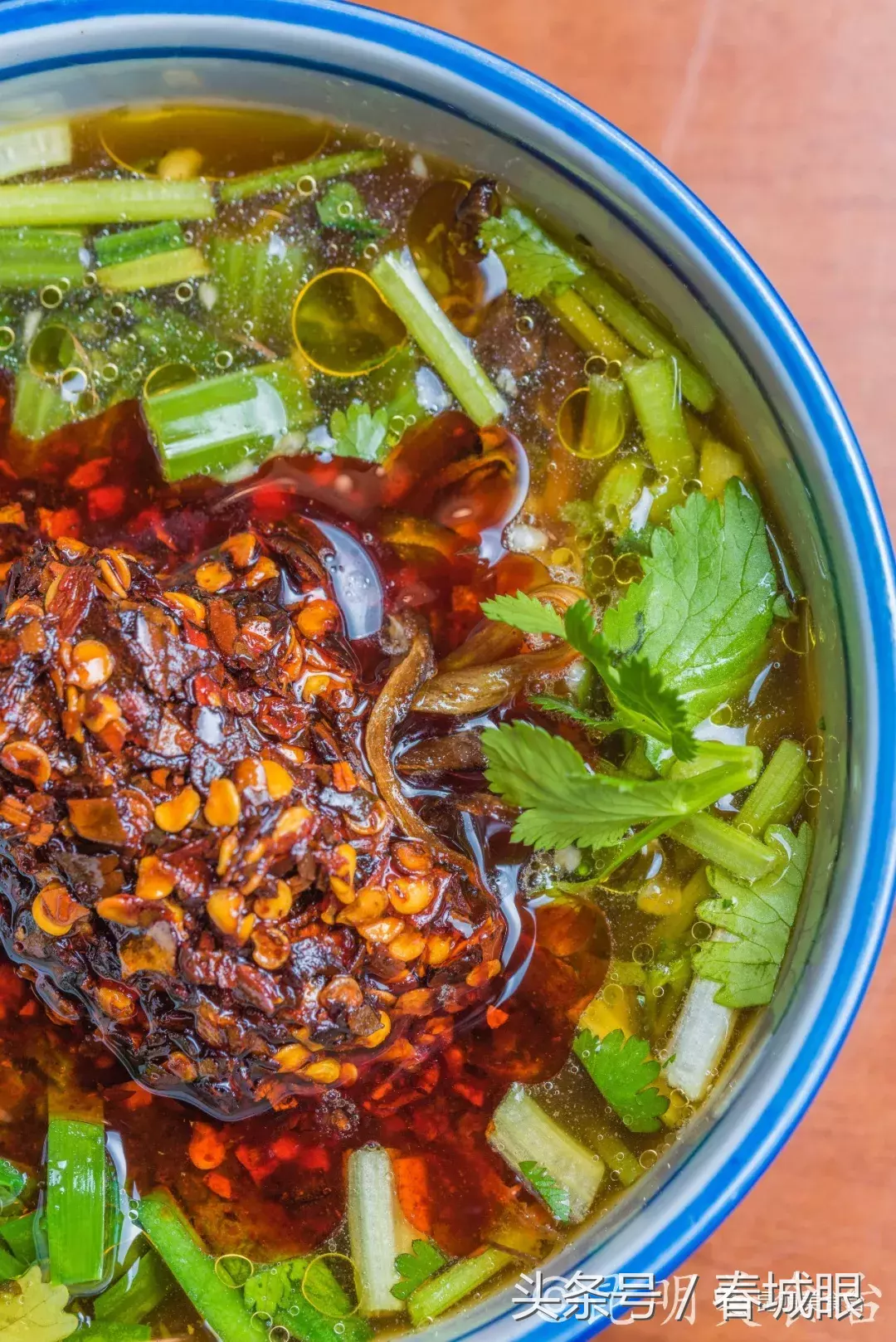 云南名声在外的8家米线店，蹲在墙脚也要吃一碗