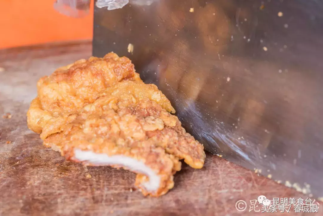 云南名声在外的8家米线店，蹲在墙脚也要吃一碗