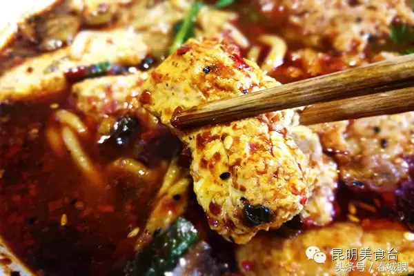 云南名声在外的8家米线店，蹲在墙脚也要吃一碗