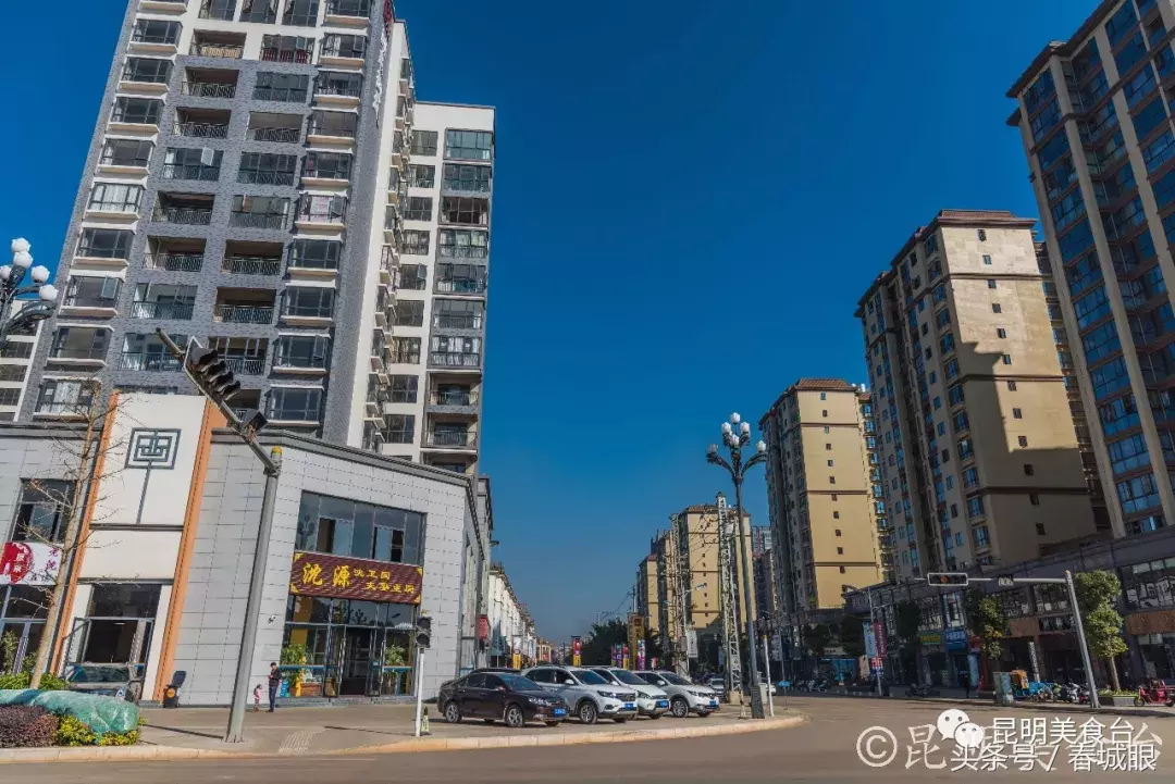 云南名声在外的8家米线店，蹲在墙脚也要吃一碗