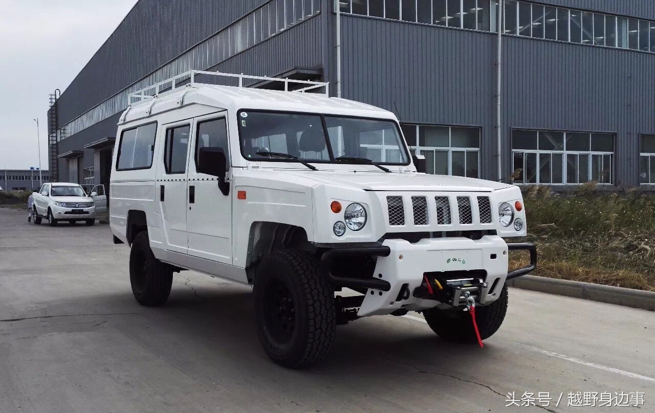 北汽勇士大四门价格最亲民的越野车,仅售10万,车迷热泪盈眶