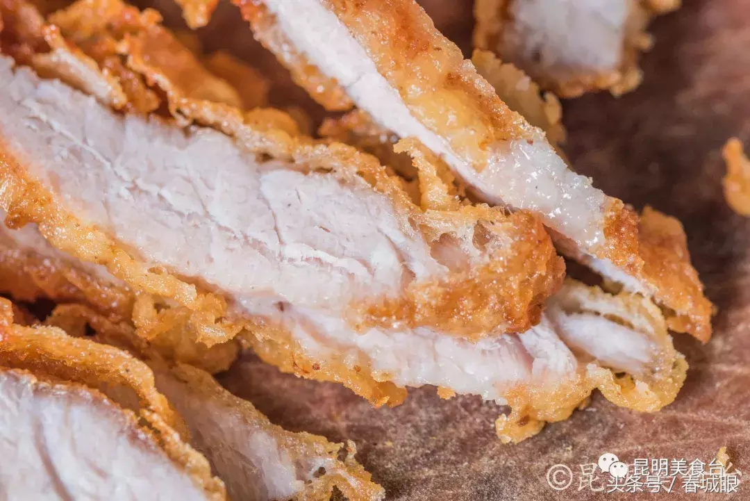 云南名声在外的8家米线店，蹲在墙脚也要吃一碗