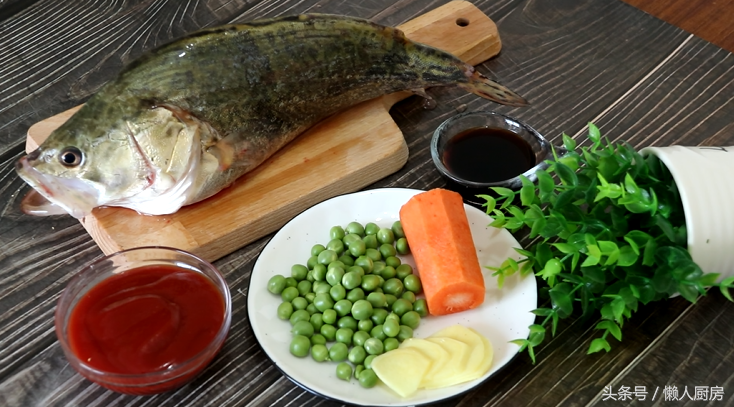松鼠桂鱼的做法步骤图片(过年吃鱼你会怎么做？试试这道松鼠桂鱼，好看又好吃，年菜之选)