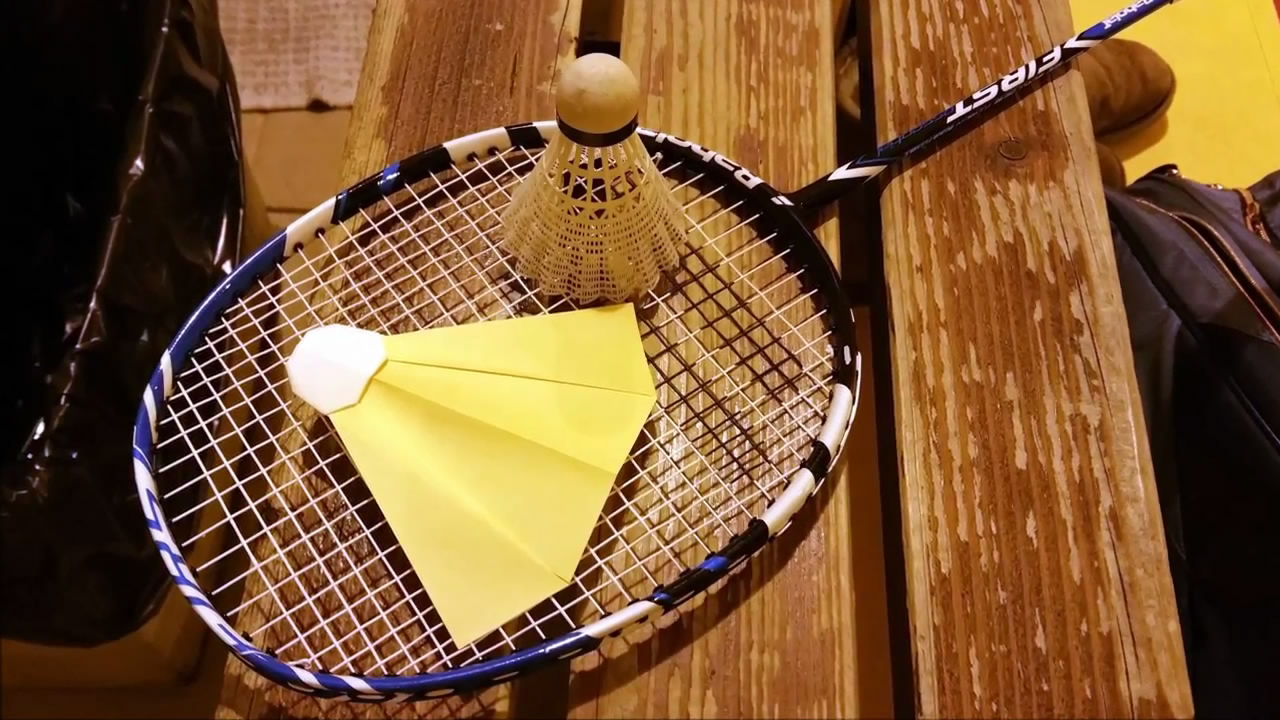 自己制作羽毛球怎么做(DIYS：教你制作时尚的折纸羽毛球，学会了以后教孩子，非常棒)