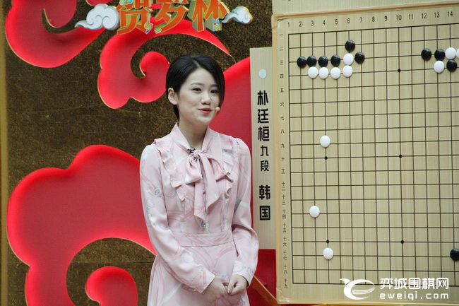 贺岁杯足球决赛哪里直播(弈城围棋正在直播2018年CCTV贺岁杯决赛 柯洁执黑对朴廷桓)