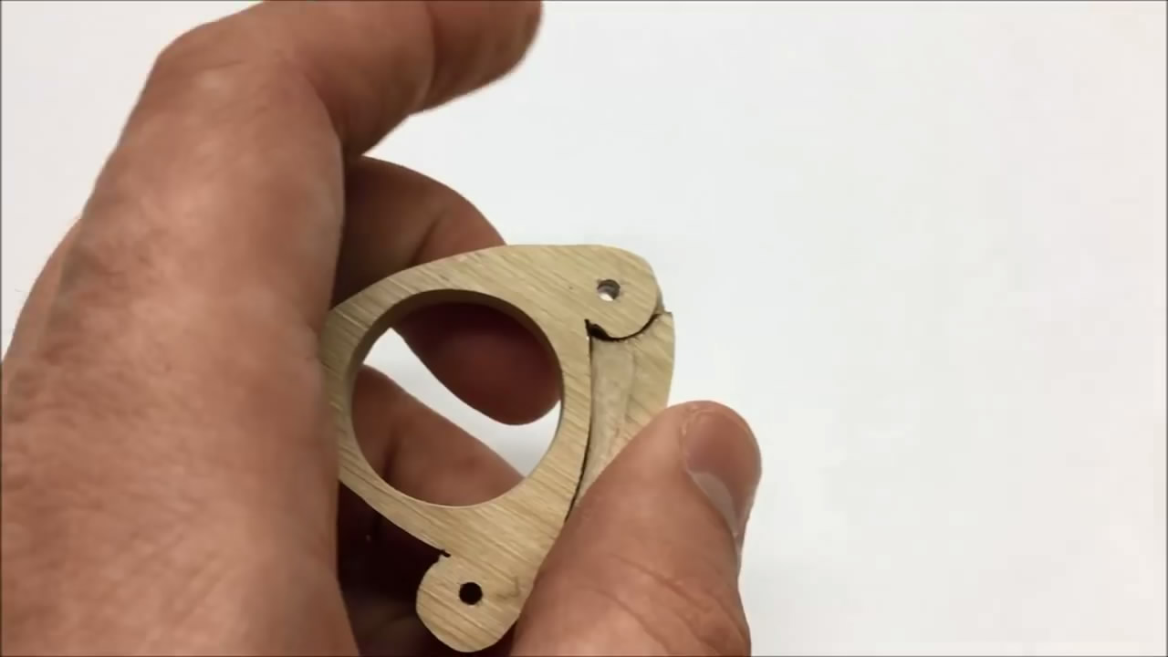 三叶回旋镖怎么折(趣味diy,教你制作拇指回旋玩具,做法非常简单,5分钟
