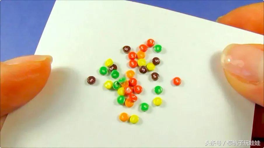 芭比之梦幻仙境彩虹仙子(DIY-自己动手给芭比娃娃做彩虹糖零食（含图纸），太逼真了！)