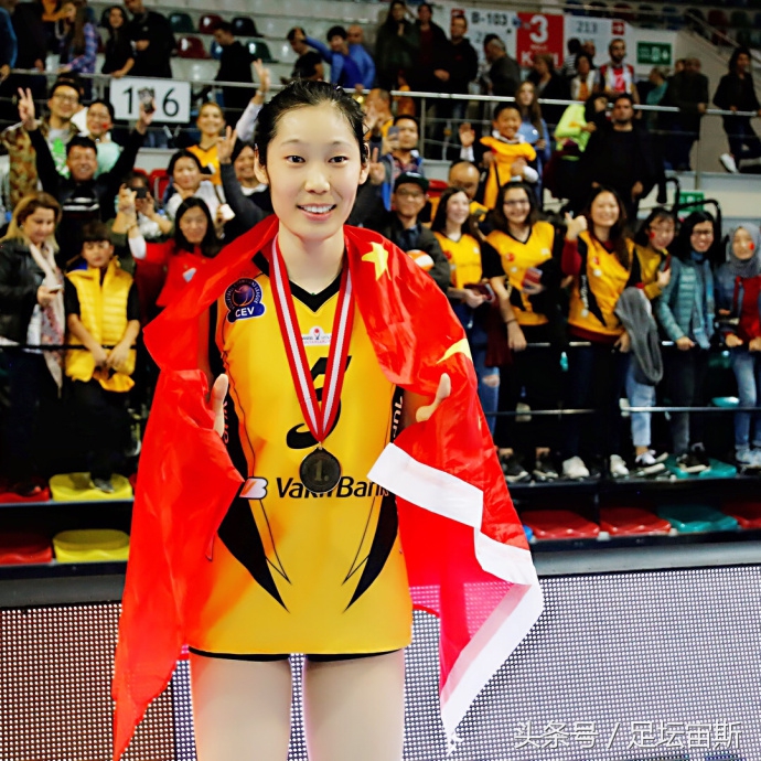 泪目！朱婷过年难回国3句话安慰父母 球迷拿五星红旗让她最感动