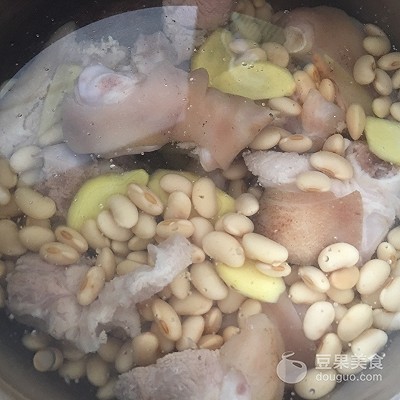 黄豆炖猪蹄汤的做法,黄豆炖猪蹄汤的做法窍门