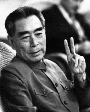 公烛无私光歌颂的是什么精神（公蜡烛无私光歌颂的精神）-大连信息网