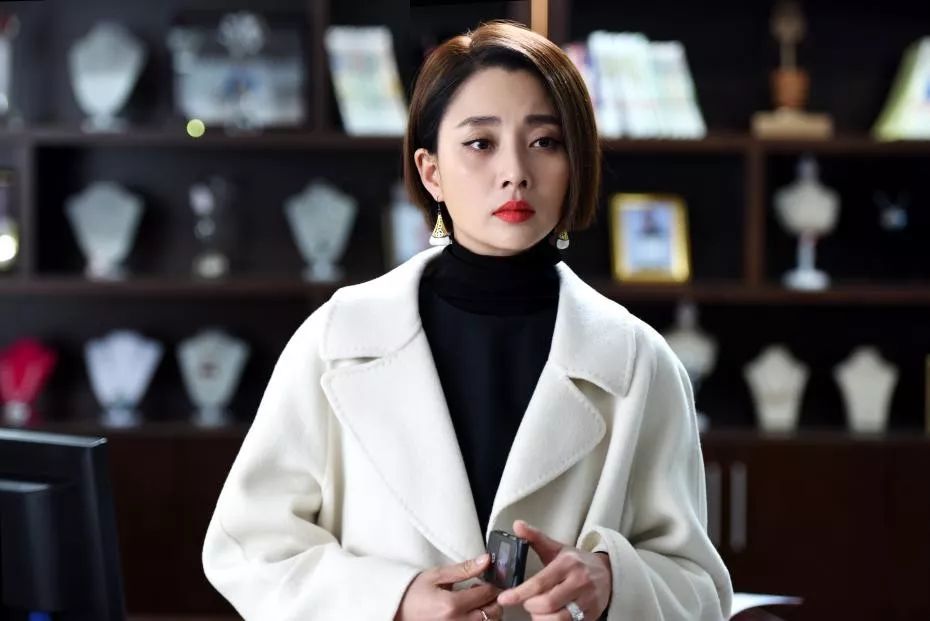 获故事原型大赞,《鸡毛飞上天》殷桃还原真实女企业家