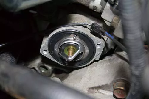 等到风扇转出热风后,代表着节温器打开整个大循环启动.