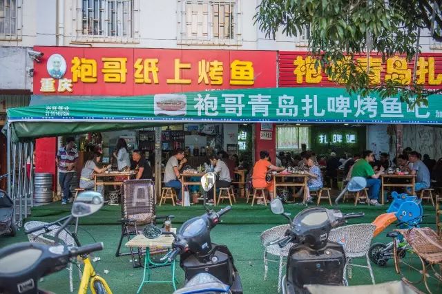 昆明六家名震江湖的烤鱼店，无人不知，凌晨2点也要排队
