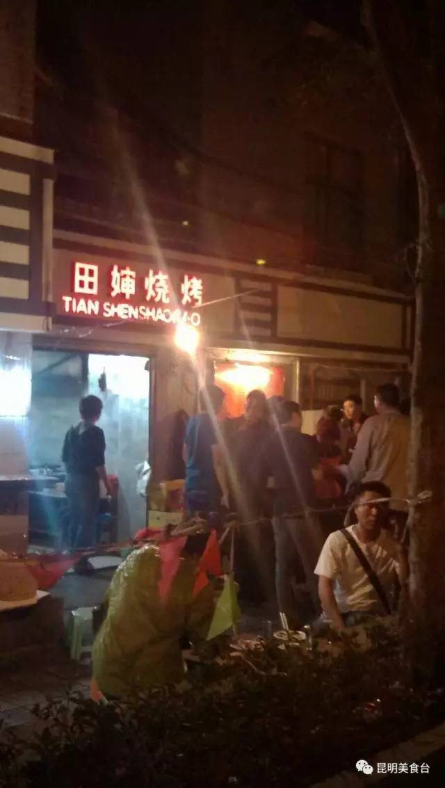 昆明六家名震江湖的烤鱼店，无人不知，凌晨2点也要排队