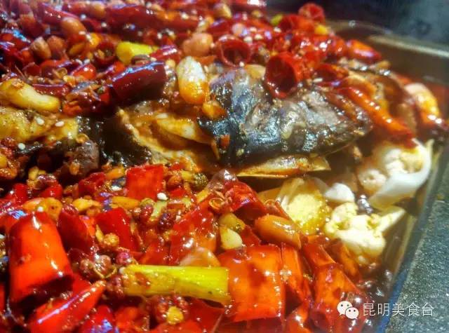 昆明六家名震江湖的烤鱼店，无人不知，凌晨2点也要排队