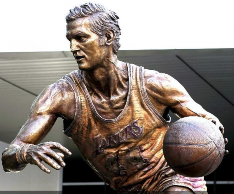 nba现役哪些球员可以立雕像(哪些NBA球星有塑像？这些塑像不一定都在美国)