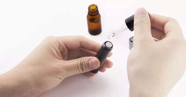 在车里挂上这只“口红”，让你的车内清新一整年