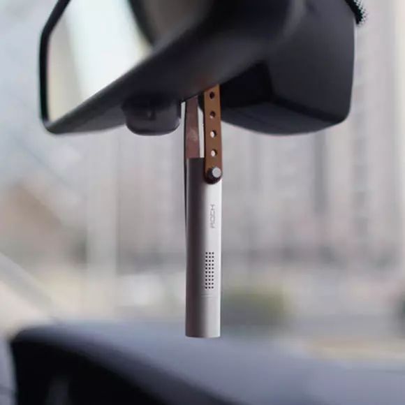 在车里挂上这只“口红”，让你的车内清新一整年