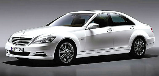 奔驰s600是奔驰s系列的顶级型号(s65 amg不属于s级,配有amg的都属于