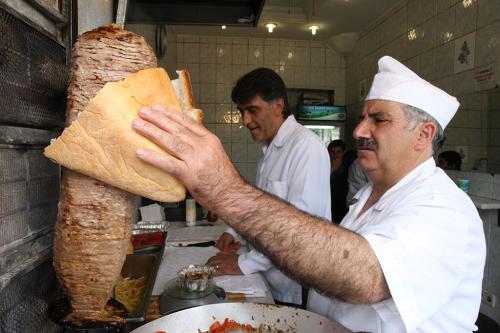 土耳其烤肉是用什么肉（揭秘土耳其烤肉的主要原料）