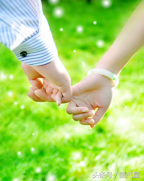 第一次牵手(第一次牵手就十指紧扣女生没有拒绝)