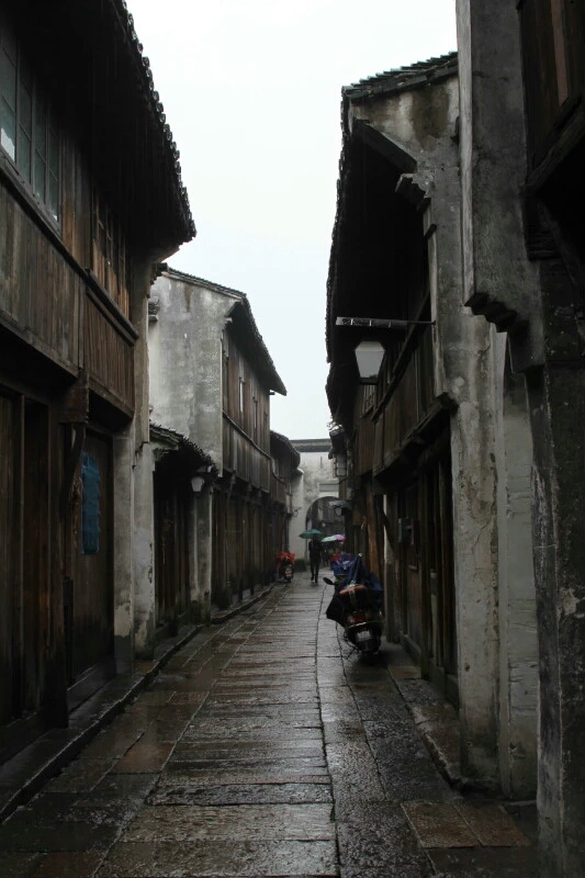 雾雨乌镇……