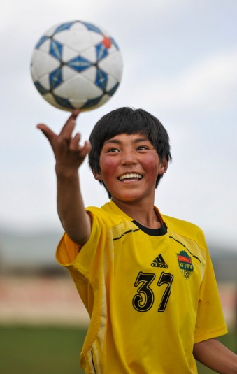 西藏足球俱乐部(这样的主场谁敢与之一战，西藏竟然也有一支职业足球队)