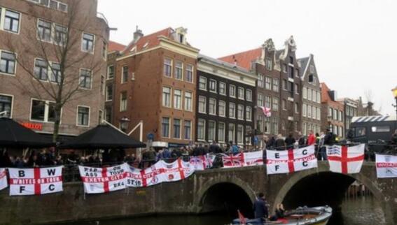 百名英格兰球迷被抓(BBC：超百名英格兰球迷在荷兰被捕)