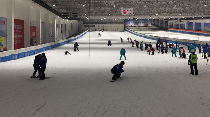 在零下两次的室内雪场游玩，全省的冰雪狂欢节结束了
