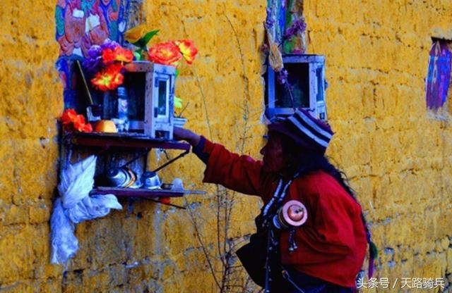 到西藏，在布达拉宫下，做一个虔诚的朝拜者