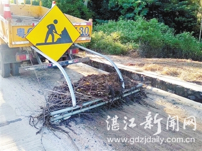 遂溪北坡公路养护站自制扫路器械效率高